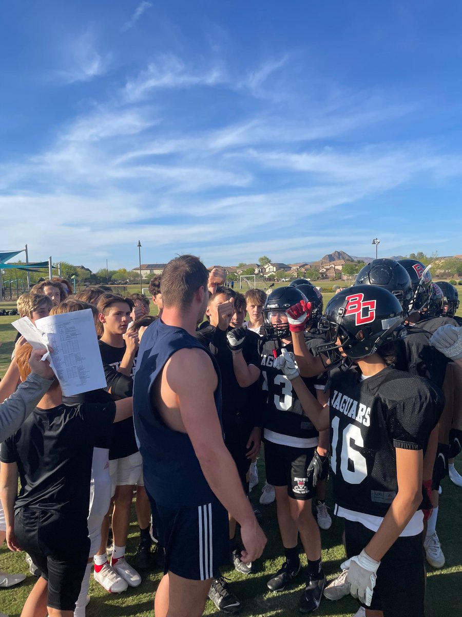 COACHSIM_OC's tweet photo. Very thankful to have great Boulder Creek alums and college athletes  @HendrixJohnson @connerslewis @FerlmannJohn give back to their community and support our Jaguar Youth Football program.  I know @NAU_Football and @ASUFootball are proud of them like we are https://t.co/jd1zAcAASG