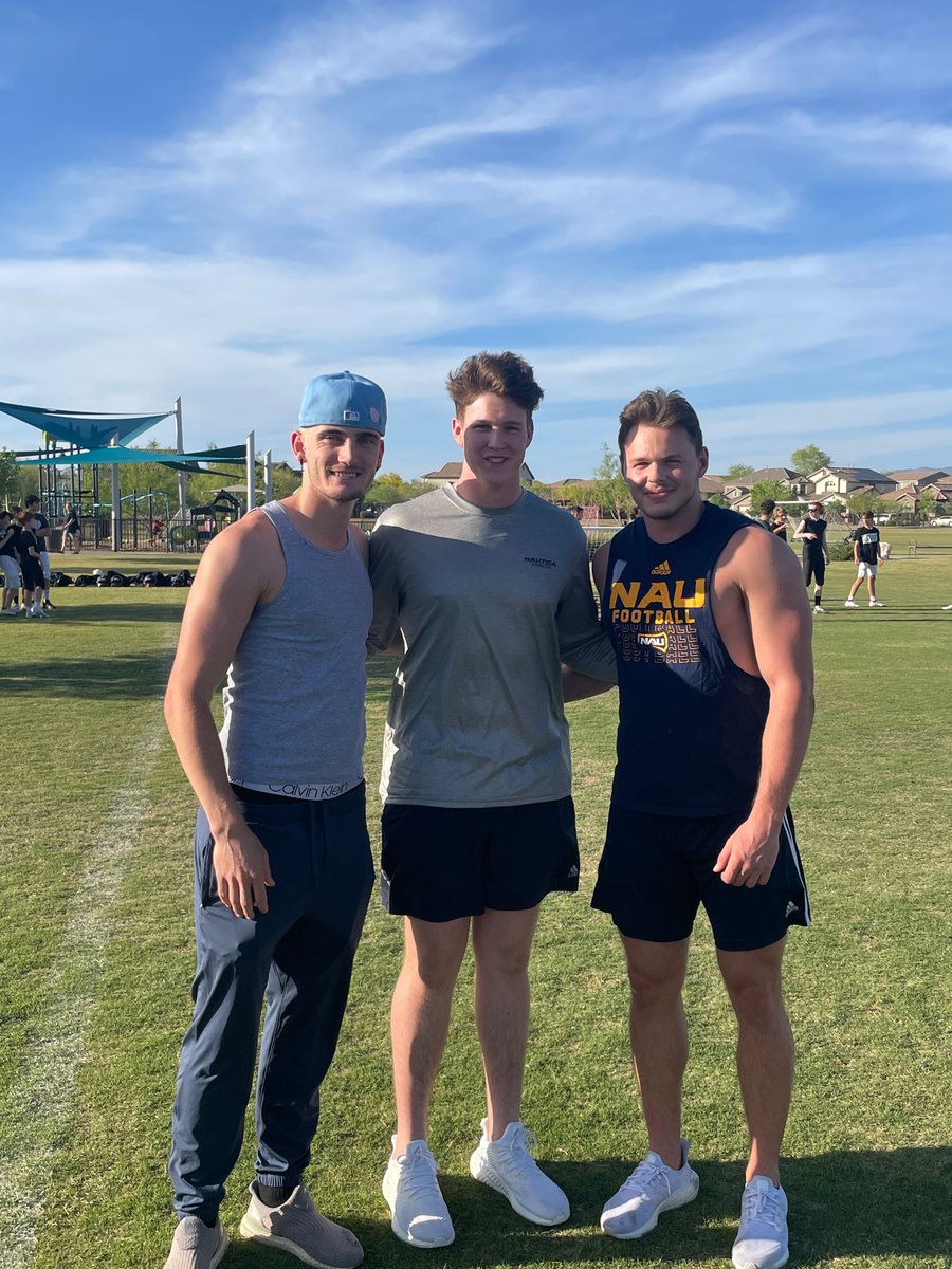 COACHSIM_OC's tweet photo. Very thankful to have great Boulder Creek alums and college athletes  @HendrixJohnson @connerslewis @FerlmannJohn give back to their community and support our Jaguar Youth Football program.  I know @NAU_Football and @ASUFootball are proud of them like we are https://t.co/jd1zAcAASG