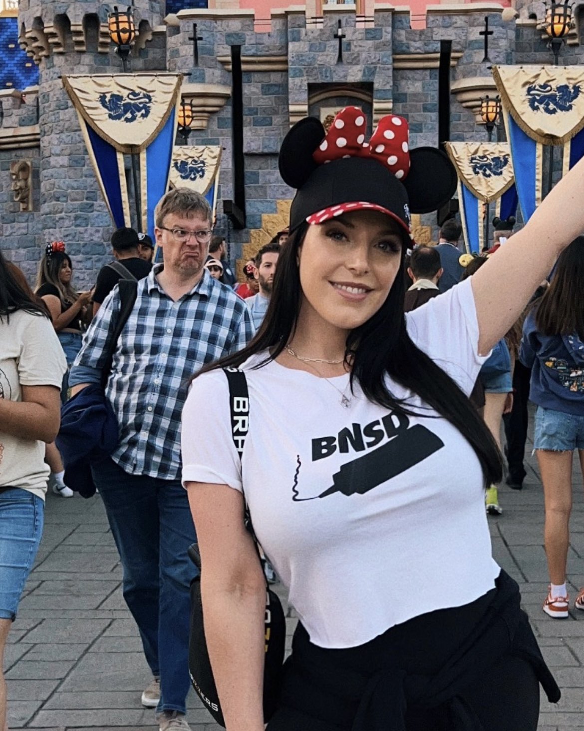 2 pic. The happiest place on Earth… for some of us 🤭 @Disneyland https://t.co/ZeyzyjHRPv