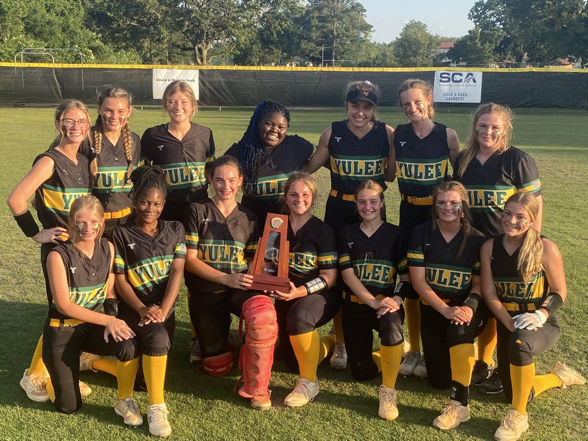 RKapparis23's tweet photo. District Champs 2022!!
#yulee #hornets #fastpitch #pitcher #2024 #ladydukespremier #softball #interview #23 https://t.co/dNrtzwXWoN
