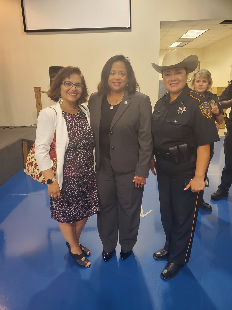 DannyTrigosok29's tweet photo. Super honored and happy to completed another milestone. HCSO'Citizens Academy.Thanks for the leadership of Dir. Fortune and my madrina https://t.co/zAxkcZ45O3, women of honor and respect. Girls power😊👩‍✈️💪
@HCSO @SheriffEd_HCSO @HCSO_LECommand https://t.co/lwxQWYel9q