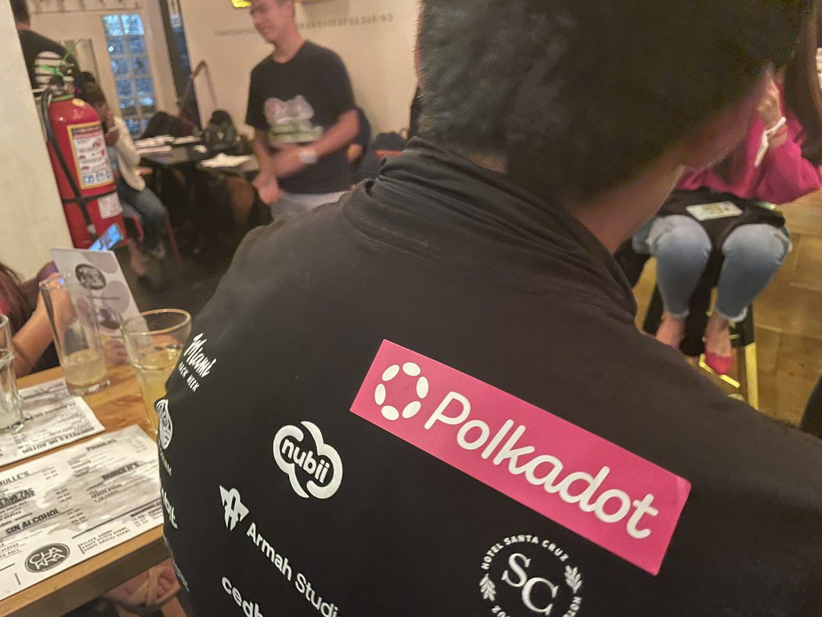 andino_labs's tweet photo. Metiéndole flow al polo del #Metahackaton con los stickers de #Polkadot 🙌🏼 https://t.co/0Te0rSnRGw