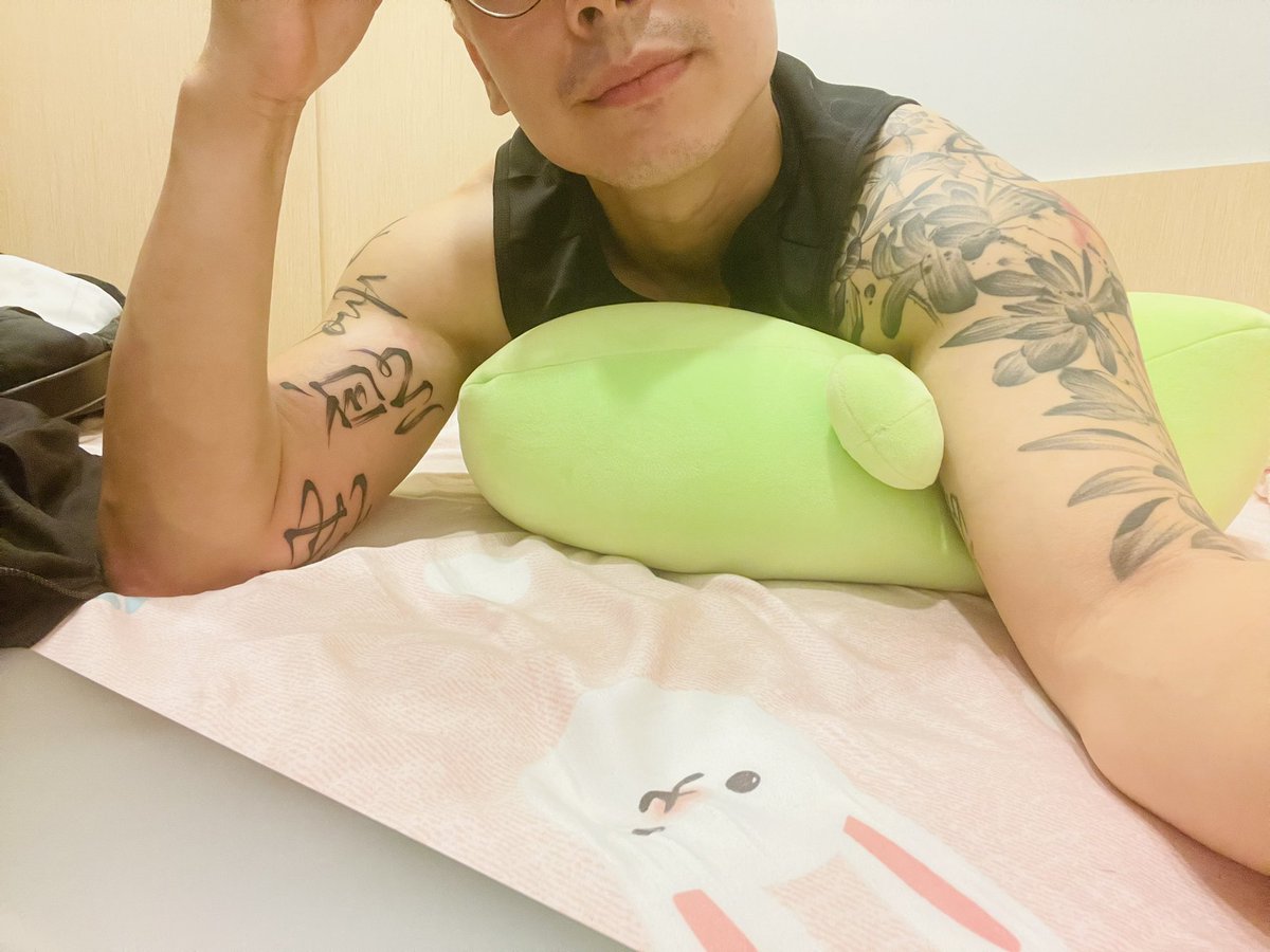 naslowwang's tweet photo. 刺青真的會上癮🤭🤭 https://t.co/0HCuckTzEb