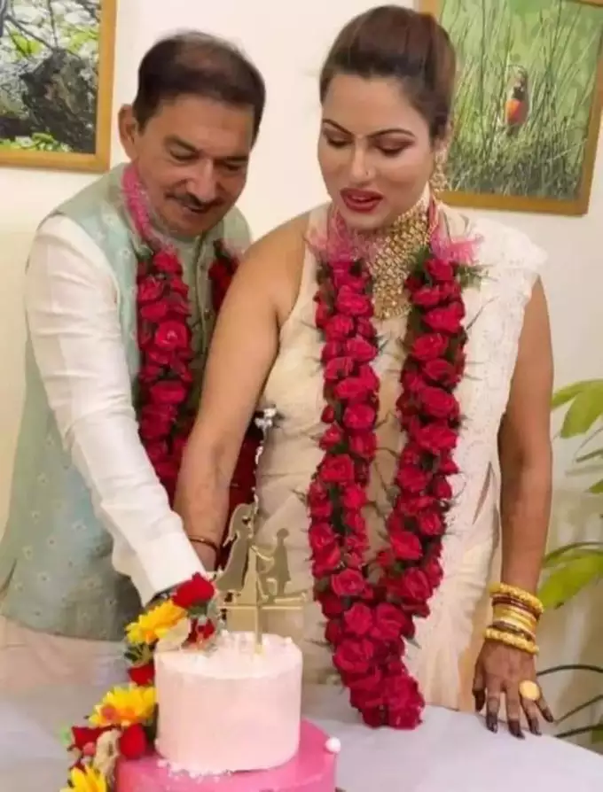inter4marriages's tweet photo. AGE NO BAR FOR MARRIAGE
#ArunLal who represented the #Indianteam in 16 Tests&amp;13 ODIs married his long time girl friend #BulBulSaha on 2nd May in #Kolkatta.#ArunLal 66 Yrs old after the #mutualconsentdivorce with first wife Reena,marred 38 Yrs old #BulBulSaha. #Intercastemarriages https://t.co/E0Kf8Rbz1v