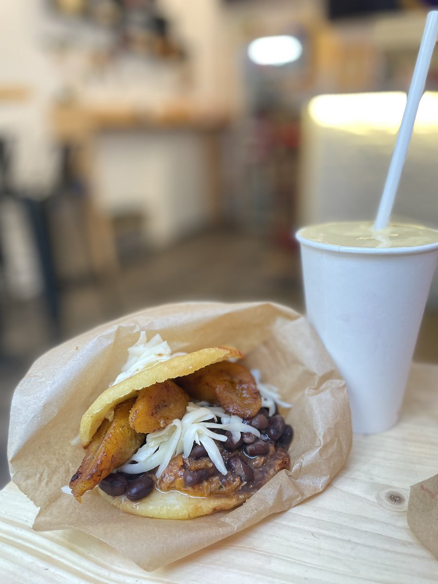 PandinoMadrid's tweet photo. Special Menu Pandino por 6€ 
¿Qué? ¿¡6 euros!?
✅ SI SI SI

Arepa de carne
Arepa de pollo arepa de jamón y queso
Tortilla de plátano verde

Bebida:
Zumo de frutas
Refresco
Cerveza nacional

Incluye:
2 panes de yuca
1 tequeño

De martes a viernes
De 13H a 15H

¡Te esperamos! https://t.co/TX5D4Qkcvr