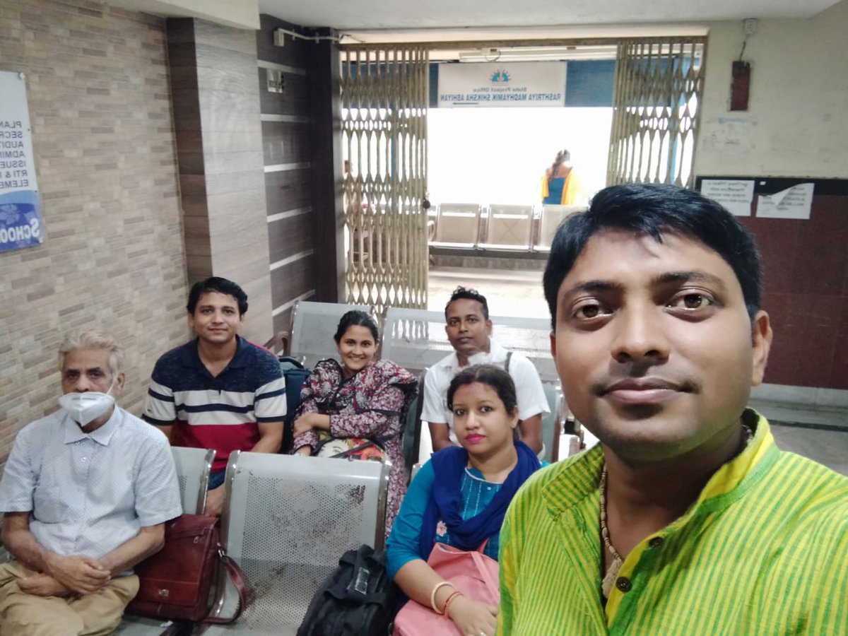 wbla2022's tweet photo. আজ সারাদিনের দীর্ঘ প্রচেষ্টায় বিভাগীয় মন্ত্রী জনাব সিদ্দিকুল্লা চৌধুরীর সঙ্গে পশ্চিমবঙ্গ গ্রন্থাগার সমিতি(WBLA)-এর সভাপতি ও প্রতিনিধি দল সাধারণ গ্রন্থাগার গুলিতে দ্রুত নিয়োগ সংক্রান্ত বিষয় নিয়ে আলোচনা এবং দীর্ঘদিনের দাবি নিয়ে আলোচনা সফলভাবে সম্পন্ন করে ।। https://t.co/xQmvszxsQF
