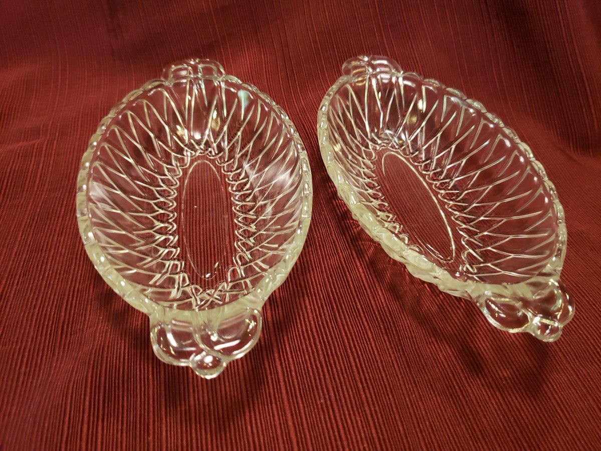 atticesoterica's tweet image. Pair Of Vintage Clear Glass Oval Side Dish With A Woven Pattern And Handles, Pickle, Olive, Relish, Celery Serving Vessel, Vintage Tableware etsy.me/3r9TBEF  #WovenPattern