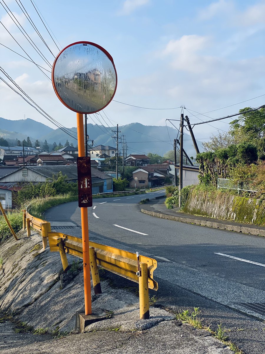 一見何の変哲もない道路とガードレール しかし見る人が見たら1秒で日本のどの地域かが分かる Togetter