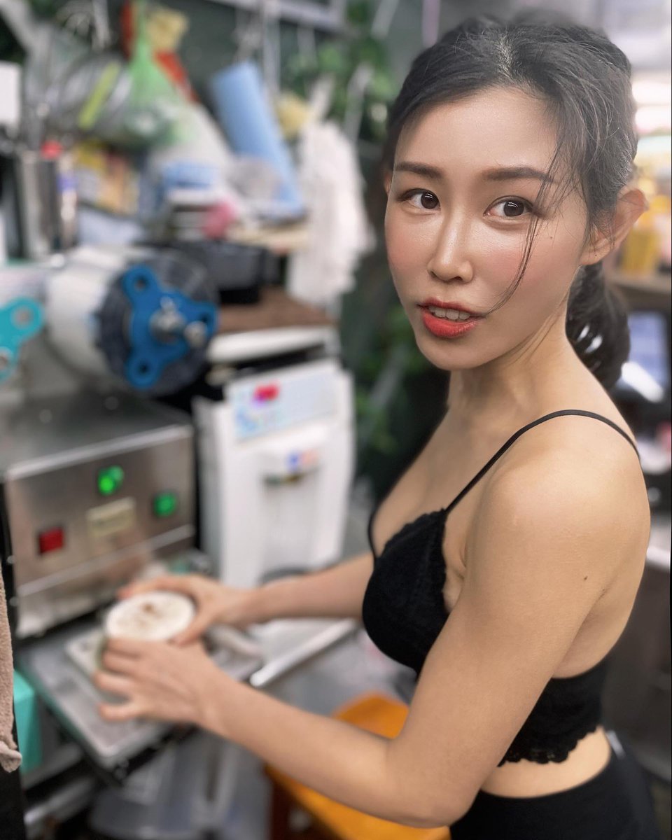 yongtaohong's tweet photo. 有这样的奶茶妹生意一定很好 https://t.co/jEvIlv5rkt