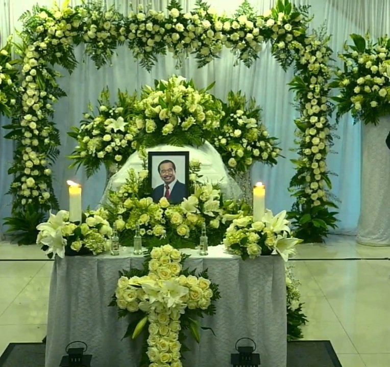 jessicabe14's tweet photo. Terimakasih telah menyelamatkan begitu banyak jiwa-jiwa pak dan lebih banyak jiwa lagi yg akan diselamatkan melalui warisan yg bapak tinggalkan.
Selamat memasuki ruang maha kudus pak. We truly love you pak 😭💔🥀 https://t.co/shfjGwgaIN
