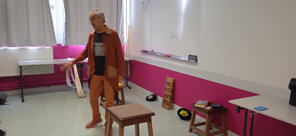 CollegeCasteret's tweet photo. Quel plaisir de voir les élèves aussi enjoués, actifs, curieux lors des ateliers proposés par la cpagnie Hippo Tam Tam autour de facéties mathématiques. S'amuser avec les maths pr les aimer. Réconciliation avec les #maths projet Eclore de @acpoitiers #planVilaniTorossian @dsden16 https://t.co/4cW1KjxF9k