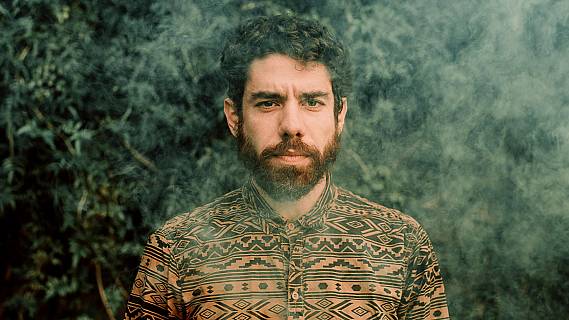 radioclasica's tweet photo. Afincado desde hace años en Lisboa, el brasileño Luca Argel festeja el samba con su disco "Ao vivo no Porto". Una excusa para repasar canciones suyas, su excelente puesta en escena y para recordar estas y otras canciones en #Agualusa

🔊https://t.co/uA64vyrXuU https://t.co/5DzGFWR3QM