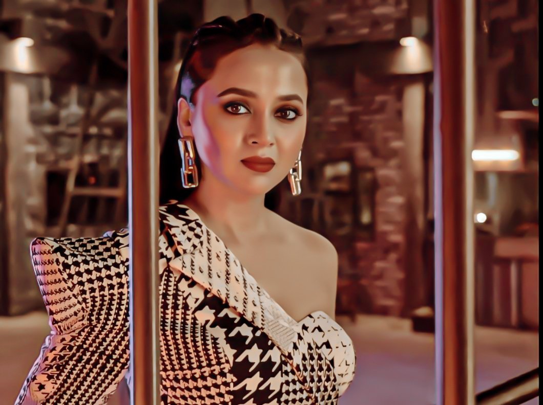 D_positivesoul's tweet image. My queen is slaying like how ,Online trpno.1 , offline trp no.1 , top 10tv personality of the week no.1 
+ Lock-up m badass warden 🔥🔥

@itsmetejasswi you the best no one can Match your aura 💖

#BossBabeTejasswi supermancy 🔥
#LockUppWithTejasswi 
#TejasswiPrakash #TejaTroops