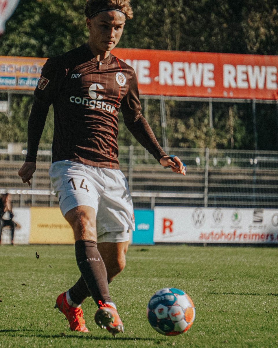 fcstpauli's tweet photo. Selcuk #Rinal fährt zur U17-EM nach Israel! 🙌🏻
Unser Nachwuchsspieler ist für die Türkei nominiert. Lennart #Appe ist erstmals in die deutsche U18 berufen worden, für die Bennet #Winter auf Abruf bereit steht. Niklas #Jessen ist für die U19 ebenfalls auf Abruf nominiert.
#fcsp https://t.co/dfVuopocJb