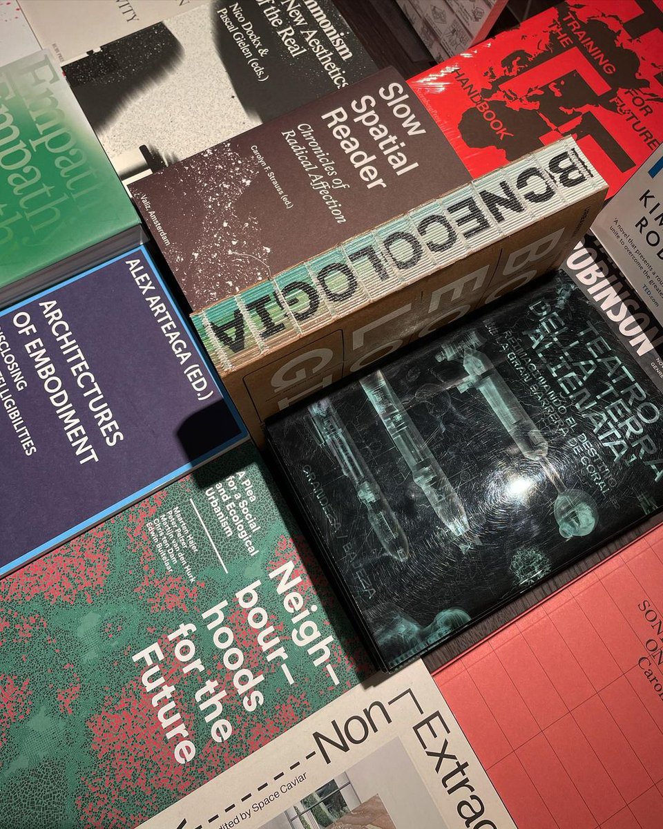 Ll_Finestres's tweet photo. Quina il·lusió formar part de #LlibresModel, una selecció de llibres que promouen i difonen obres i idees dins l’àmbit de l’arquitectura 🏗

#ModelFestBcn és un espai de reflexió que ens acosta l’arquitectura experimental✨

Els trobaràs a la Finestres d'Art i Còmic! https://t.co/bWs4RA0Ftm
