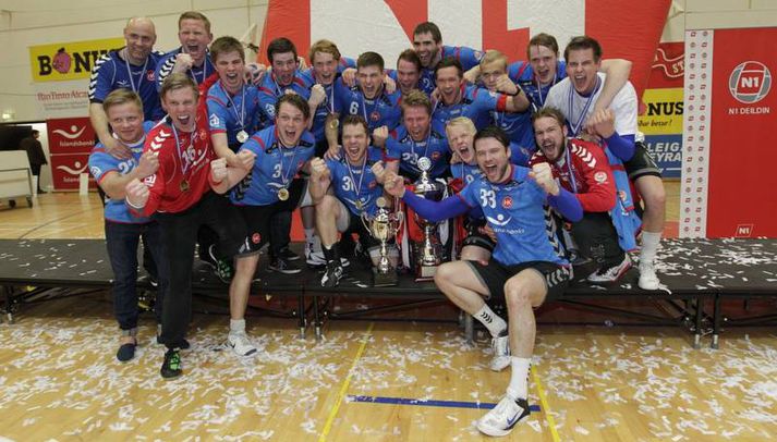 Tíu ár síðan þetta dásamlega lið varð Íslandsmeistari eftir að hafa straujað Hafnarfjörðinn. Rosalegur hópur: 7 sem fóru í atvinnumennsku, 7 spiluðu landsleik og 3 fóru á stórmót.