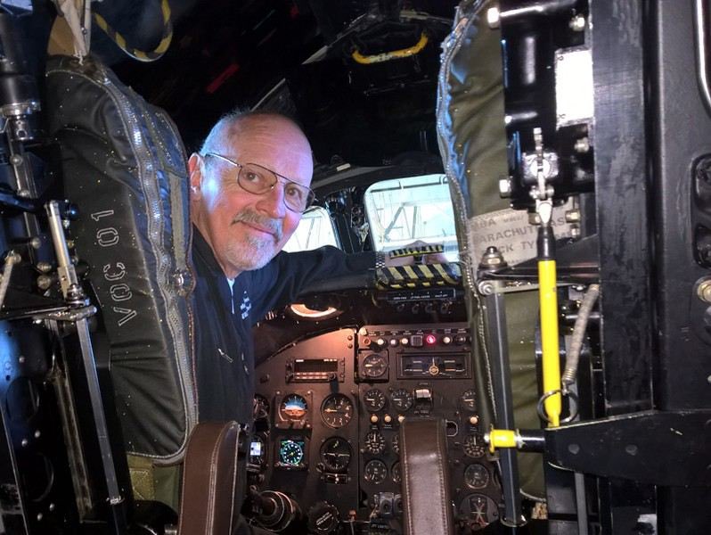40 years ago Martin Withers flew  Vulcan XM607 on the historic Black Buck 1 raid to bomb the runway at Port Stanley #Falklands. At nearly 4,000 miles it was the longest bombing run in history. Martin spoke to us in full about the whole incredible story: podcasts.apple.com/gb/podcast/top…