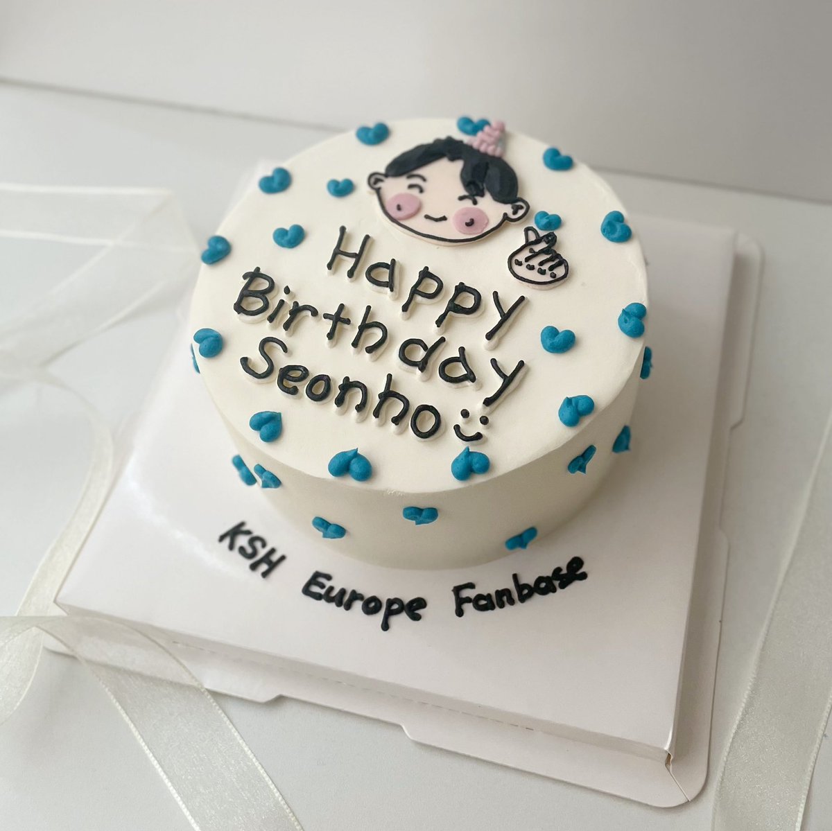 kimseonhoeurope's tweet photo. 💙 Happy Birthday Seonho 💙
Our gift is safely arrived to room 908! We wanted to make sure he knew we are by his side and that he is loved all around the world! 
This is our first gift for Seonho and we hope there will be many others in the future! 
#KimSeonho #김��호 #KSHEurope https://t.co/wdEJHEjwBb