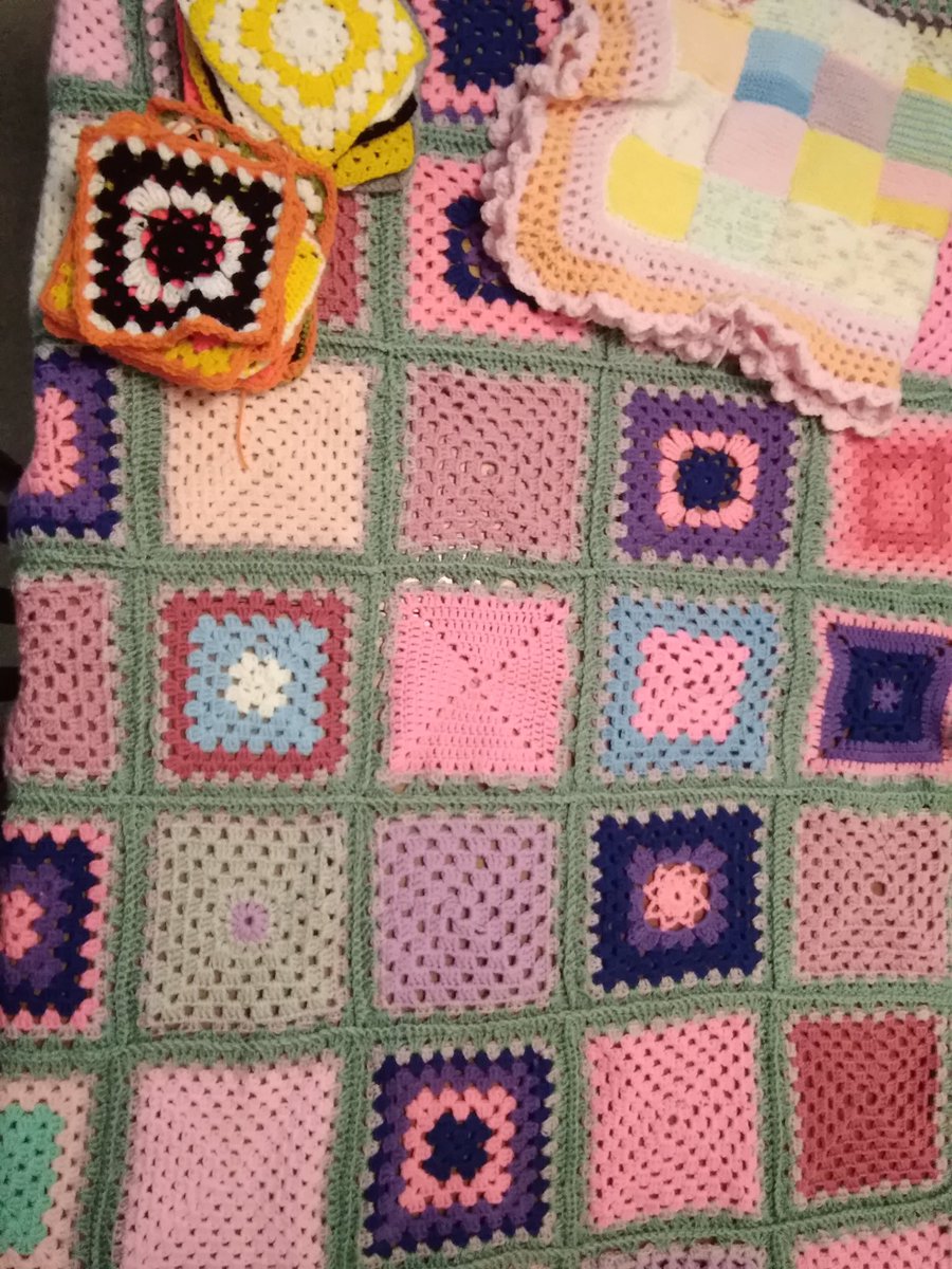 EmbleyArt's tweet photo. Earlier in the year the school community knitted and crocheted an incredible 700 squares to ‘yarn bomb’ our school. Those squares have been washed, disassembled and reassembled to make blankets to donate to Wooly Hugs, a charity providing support to those in need. https://t.co/iMUdSlbsJ9