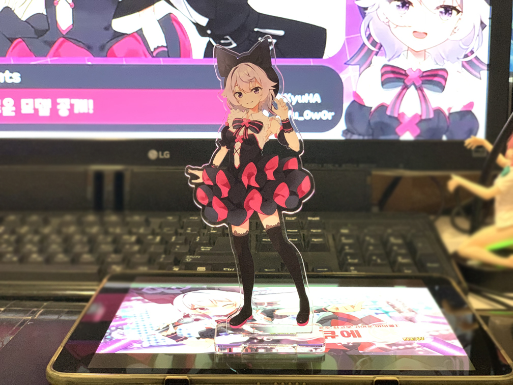 버츄얼 스트리머 큐에(<a href="/Yu_0w0r/">큐에💜</a>) 아크릴 스탠드 판매가 시작되었습니다!💜🥳💜
약 16cm의 엄청난 존재감!🤗 1인당 1개씩만 주문 가능한 한정수량으로 판매중이에요!💝
sinsiroadshop.com/shop/item.php?…