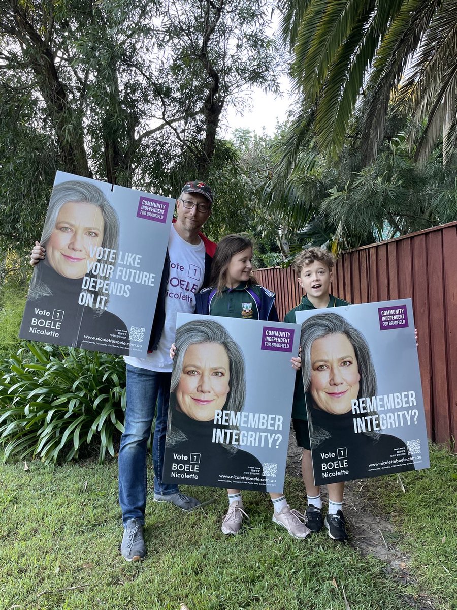 Kids and I waving @Nicolette_Boele corflutes at the morning traffic. Making us cornfluters? cornflautists? Cornfluterers?

#BradfieldVotes

(They even volunteered over the alternative of a sleep in)