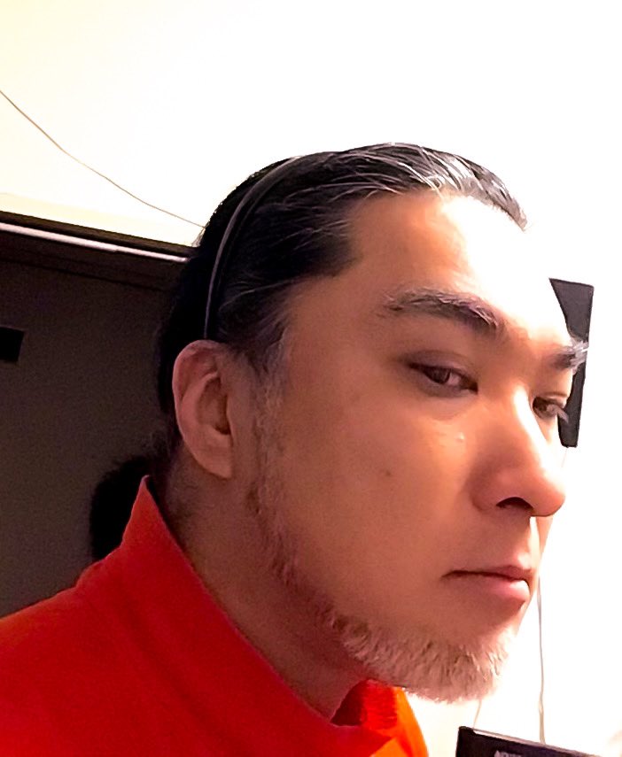 僕は最近はおっぱいとかお尻ばっか描いてるこわもておじさん(初老)
もうロン毛でもヒゲでもないけど。(h 