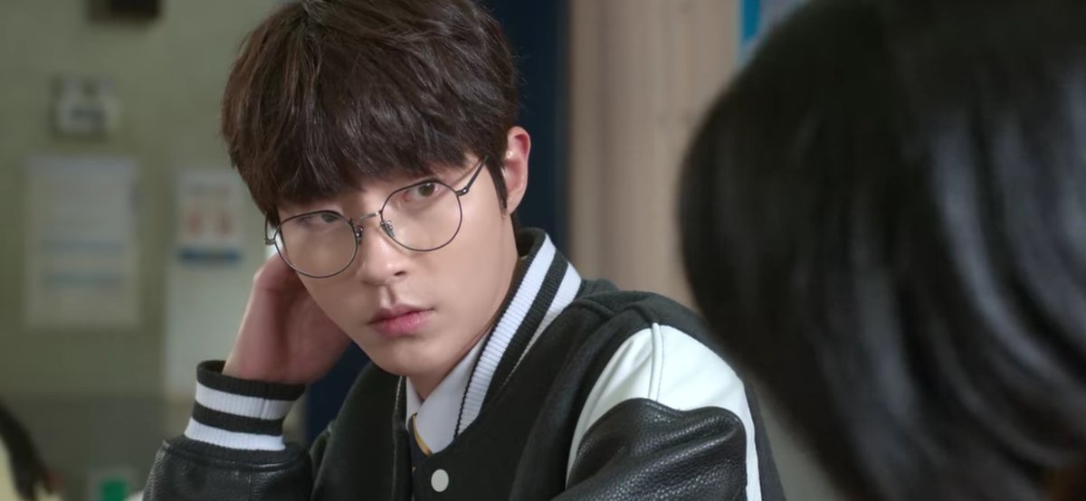 Hwang Inyoup is back as top student Na Il Deung!!! He looks so fine and smart in specs 🤓💙 

#TheSoundofMagic