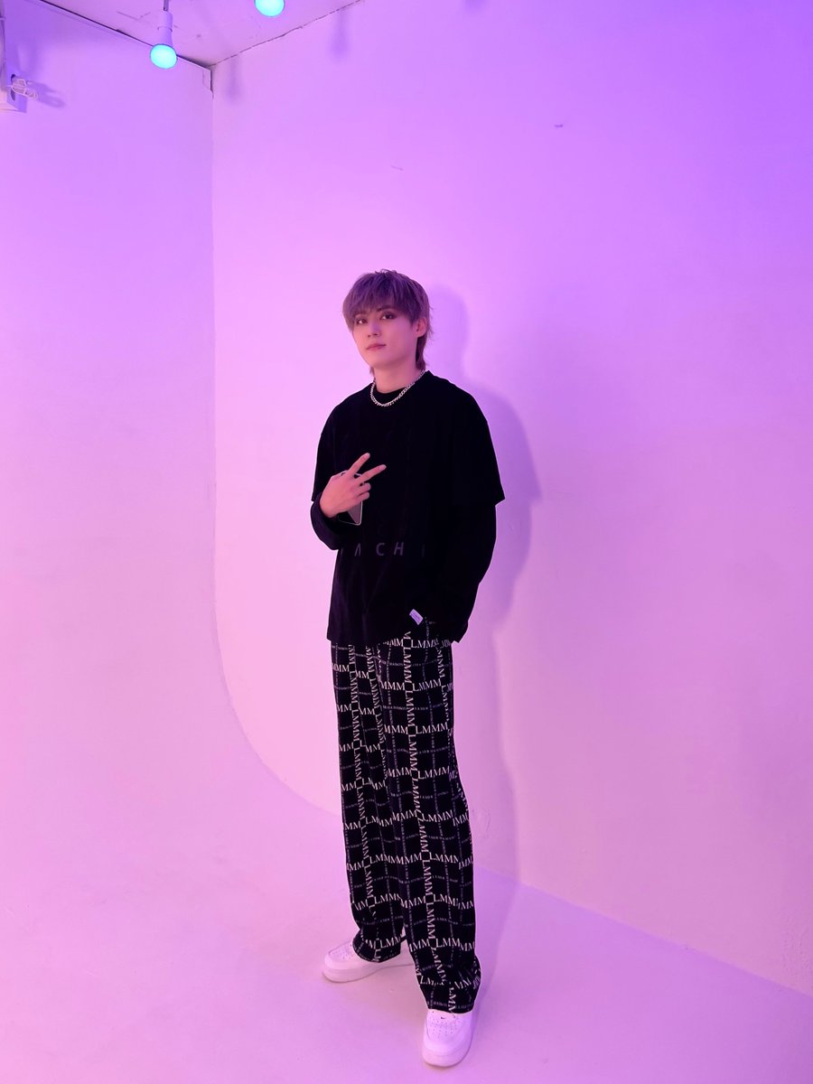 BXB_wolfburn's tweet photo. [#지훈] 날씨가 점점 더워지네요🔥
이제 야외에서는 마스크 잠깐 벗어도 된다고 하니까…혼자 있을 때 잠깐씩 마스크 벗고 바람 쐬는 것도 약간의 스트레스 해소가 되는 거 같아요🙌🏻

#APRPROJECT #에이피알프로젝트 https://t.co/Wi6Oj96vrm