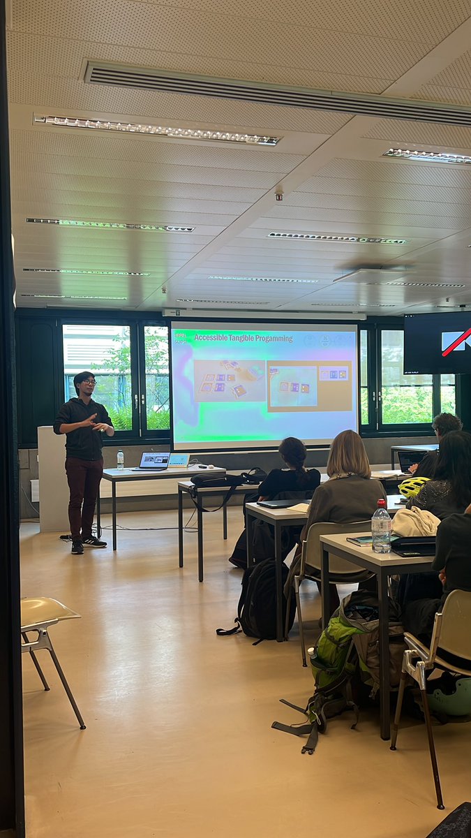 jdplsCH's tweet photo. accessible methods to integrate educational robotics in the classroom, with dr. Christian Giang, epfl
#jdplsch https://t.co/09uQaHU3g0