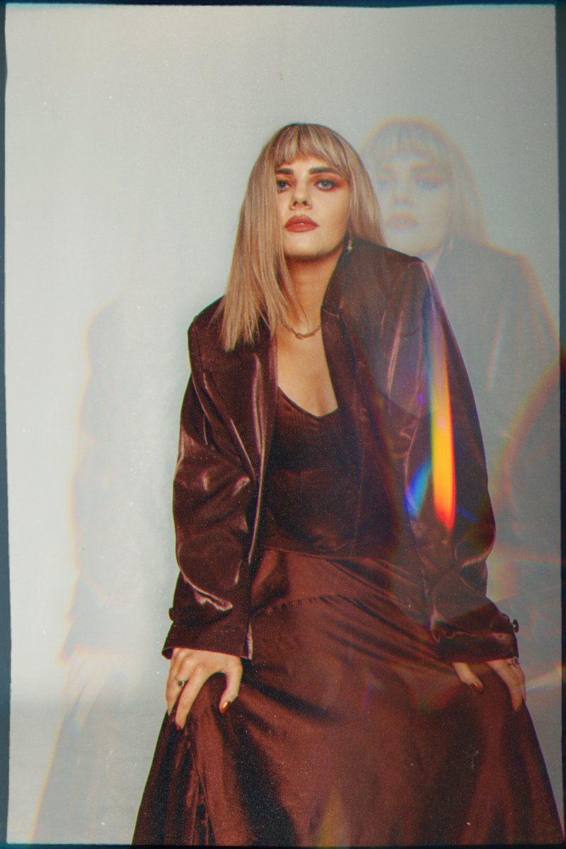 Nialler9's tweet photo. Video premiere: @rachelmaehannon’s soulful open-hearted new single ‘Work It Out’
https://t.co/Z0NJ3YYxOt https://t.co/ihpun9Wcgj
