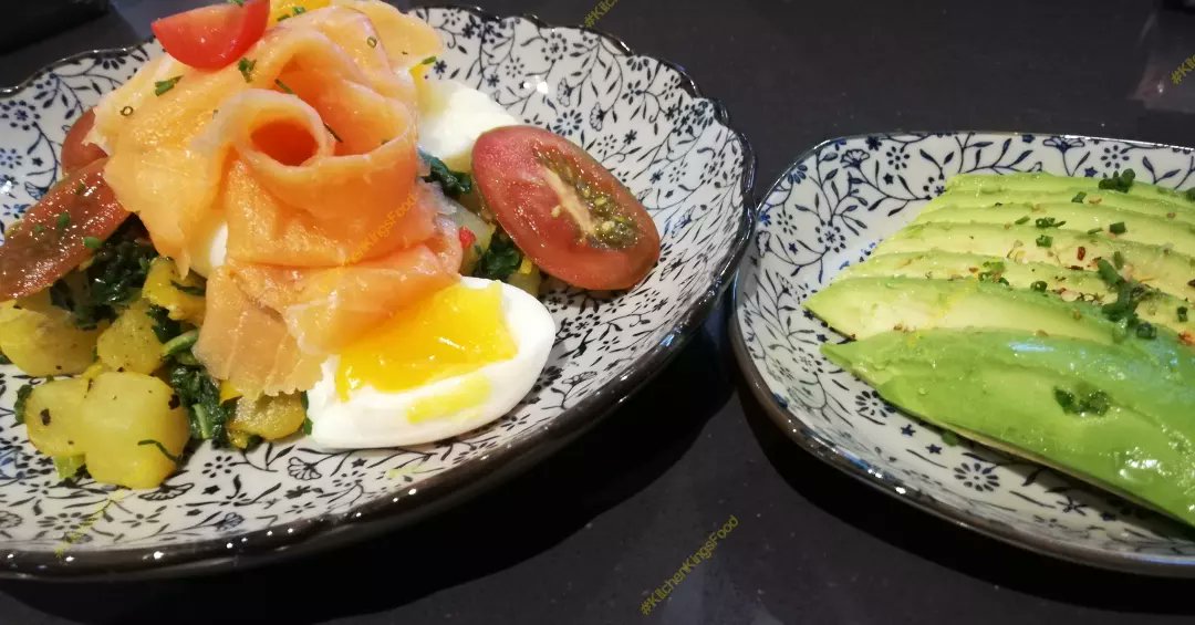KitchenK_Food's tweet photo. B R U N C H

Bell pepper roasted sweet potato bites | Soft boiled egg | Salmon roses | Sliced Avo &amp; Tomato

#KitchenKingsFood
#SiyaTheCook
#GoodFood
#BetterLiving
#PrivateCheffing https://t.co/lBG4n1MsPH