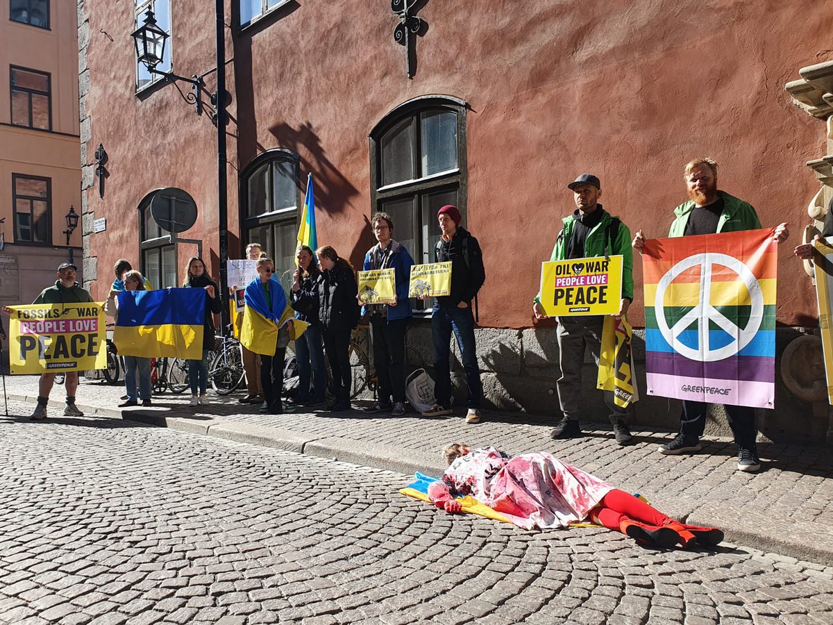 Just nu stäms <a href="/Hamnarbetarna/">Hamnarbetarförbundet</a> av arbetsgivarna i arbetsdomstolen för att de gör det rätta och vägrar ta emot ryska fartyg och rysk olja.
#StopFuellingWar #ukraina #svpol