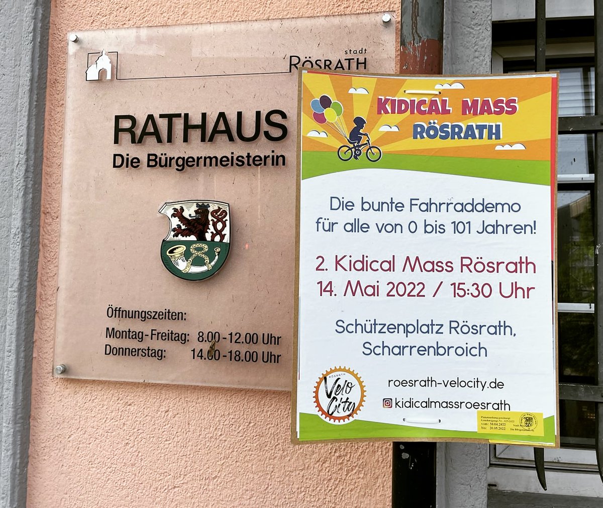rrvelocity's tweet photo. Guten Morgen, Frau Bürgermeisterin, hier ist die #generationfahrrad
Machen Sie uns Platz, sonst gibt's Rabatz!
#kidicalmass #notjustcute #mehrplatzfuersrad
@KinderaufsRad @KidicalmassK @KidicalmassKrrh @ADFCNRW https://t.co/C7xAdaLREE