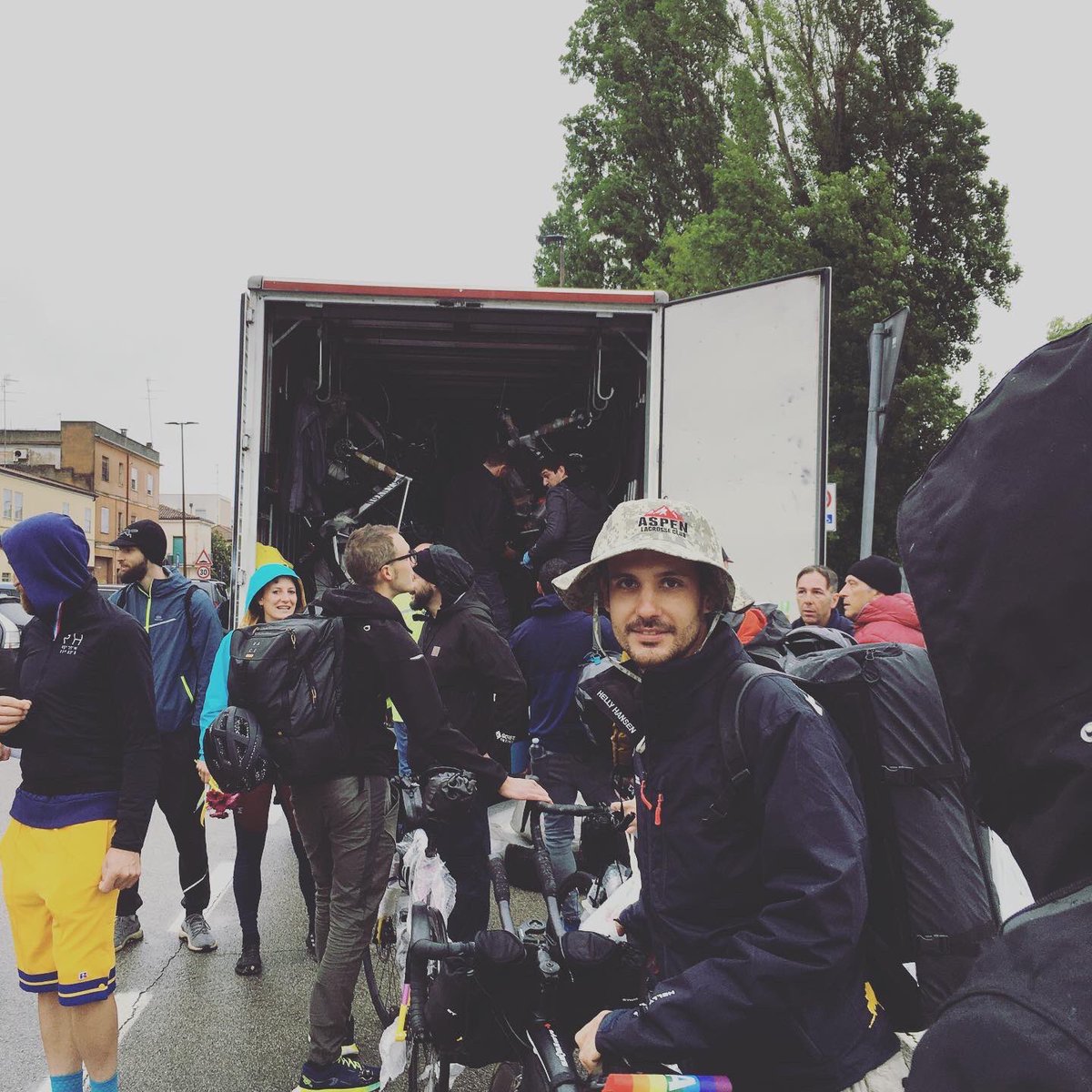 witoorbikenight's tweet photo. Piove, e ci mancherebbe altro: siamo alla #RandoImperator. Partiti i pullman da Ferrara in direzione Monaco. Domani si pedala. https://t.co/yRZj8R9XKP