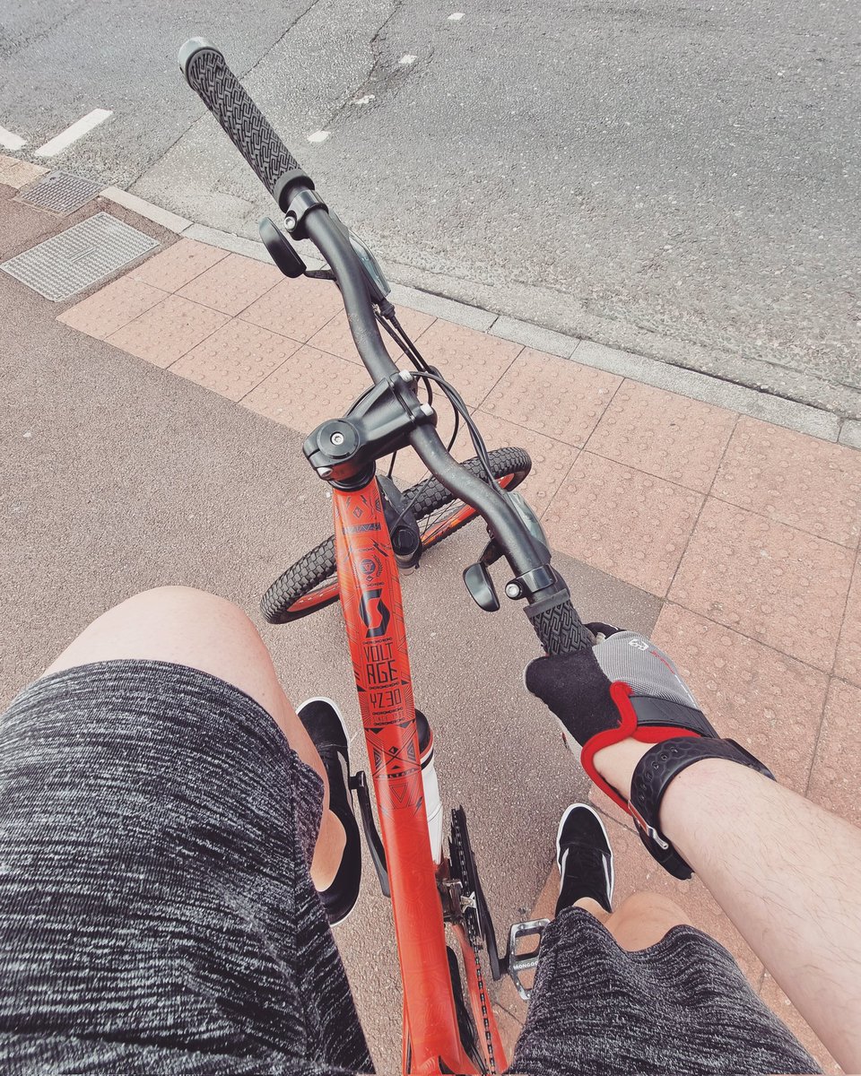Could do with a good ride today. But sadly work is in the way ☹️. 

#freedom #exercise #needthisnow #Health #healthychanges #mylife #dontholdback #youcandoit #bike #cycling #music #sun #sea #Hastings #hastingseafront #fitness #motivation #Friday #fridayfeeling