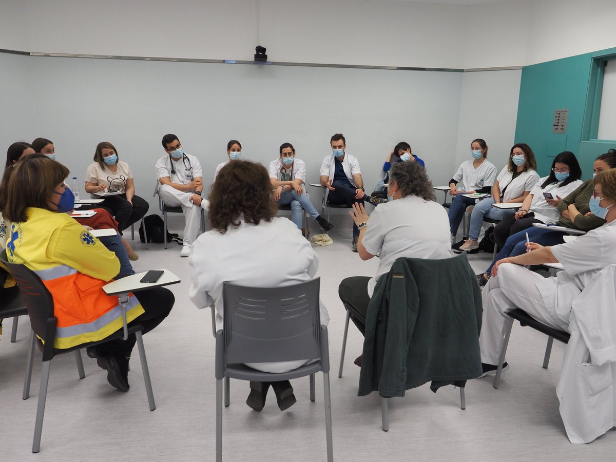 althaiamanresa's tweet photo. 👏 Molt contents de la Jornada de formació transversal d'abordatge al pacient politraumàtic #PPT, adult i pediàtric, mitjançant #simulació.

Un bon aprenentatge per als #residentsALTHAIA, que han ben resolt els casos plantejats.

#MIR #2MIR22 #MIR2022 #formació #althaiamanresa https://t.co/LNYMsyL2cd