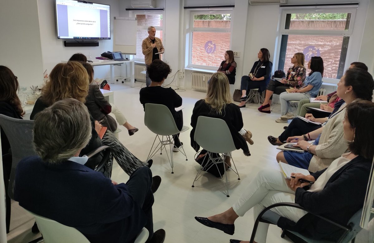 Hoy celebramos un nuevo encuentro con la #redmáshumano de empresas, sobre el #Lenguaje y la palabra en la empresa. Con el experto en #LenguajePositivo Luis Castellanos <a href="/PalabraHabitada/">Luis Castellanos</a> 
¡Gracias a todos por participar y explorar una manera de #comunicación más humana!