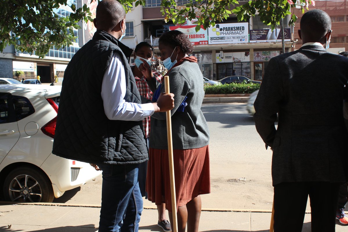 AsterXe_dex's tweet photo. Scenes at today's #ZETDC #ZESA National Clean Up Campaign across the country.
#TogetherProtectingTheEnvironment @official_MOEPD @SodaZhemu @nickmangwana @officialzpc @PowerTelZW @OfficialZESA https://t.co/LsQjPhMI6f