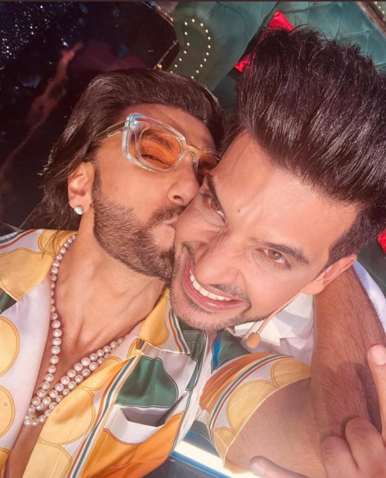 TellyFusion's tweet photo. #KarRan 😍
#DanceDeewaneJuniors
#KaranKundrra #KKundrraSquad
@shiptothesky https://t.co/W6EBtvw0mD