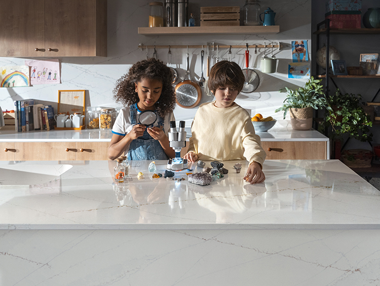 Graças à tecnologia HybriQ+, estamos a revolucionar o setor, quebrando novas barreiras estéticas e de sustentabilidade. Junte-se a nós! #ChangeFromTheKitchen #Silestone #HybriQTechnology