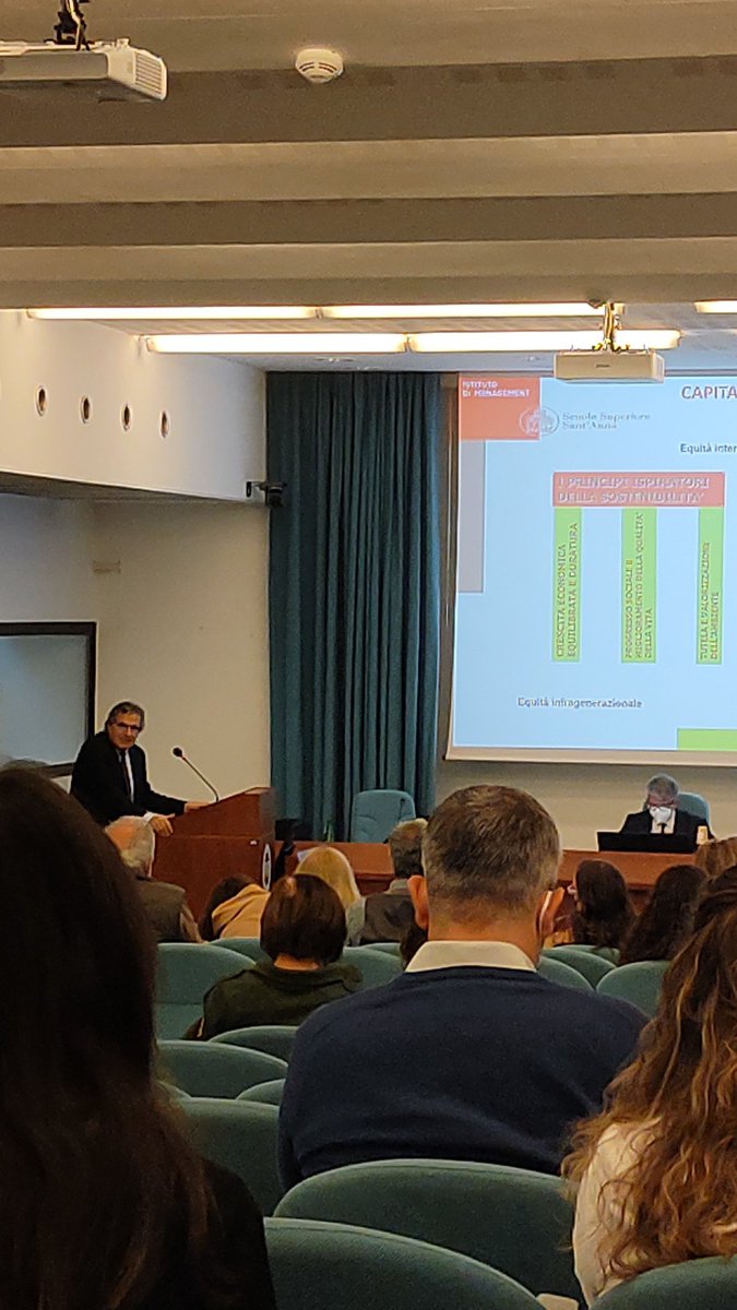 Ci siamo! Da economista, Marco Frey <a href="/frey95933661/">Marco Frey</a> di <a href="/ScuolaSantAnna/">ScuolaSantAnna</a> propone di "leggere insieme capitale naturale, sociale e umano, economico" 🌿  #CorridoiInsubrici