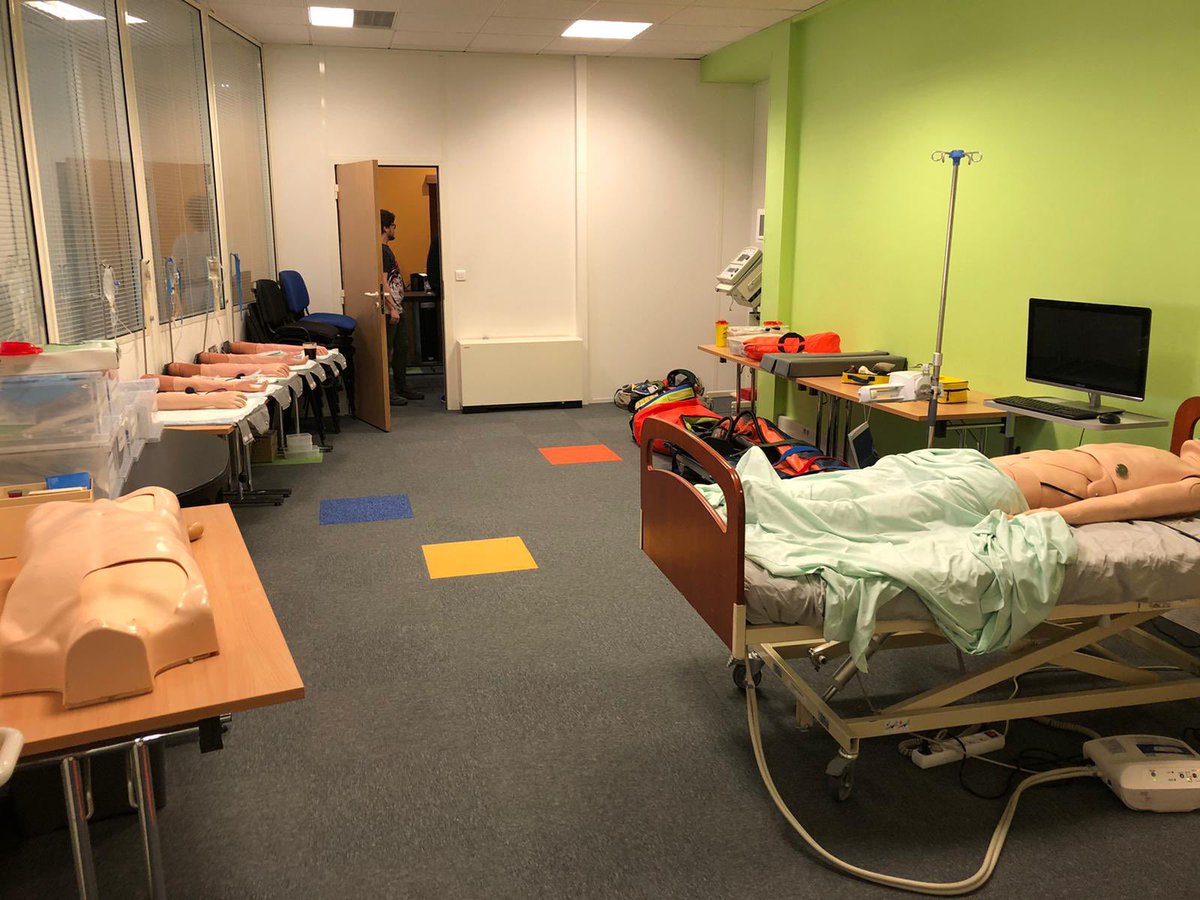 Mehad_fr's tweet image. 1er jour de formation pour les soignant.es ukrainiens.nes à Metz avec le Pr. @rpitti57 💪