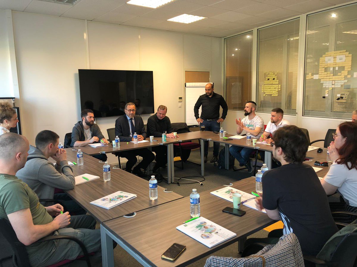 Mehad_fr's tweet image. 1er jour de formation pour les soignant.es ukrainiens.nes à Metz avec le Pr. @rpitti57 💪