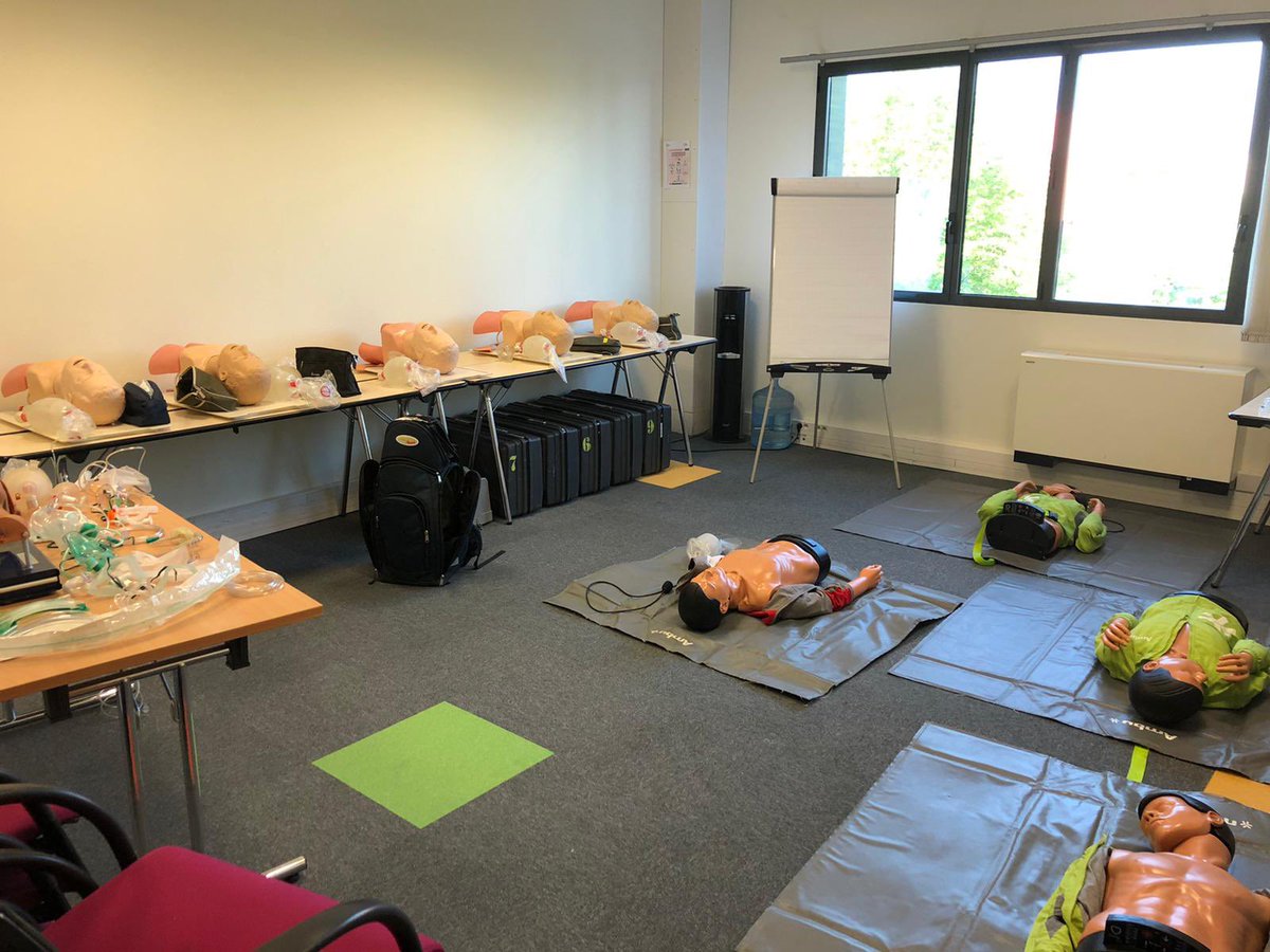 Mehad_fr's tweet image. 1er jour de formation pour les soignant.es ukrainiens.nes à Metz avec le Pr. @rpitti57 💪