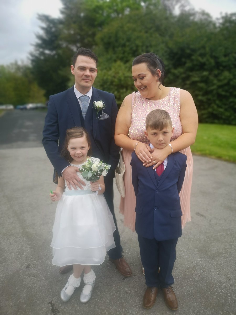 becemwhiteley's tweet photo. @yr2melthamce just some pictures of M doing her flower girl duties as promised https://t.co/s0YxkjRaBL