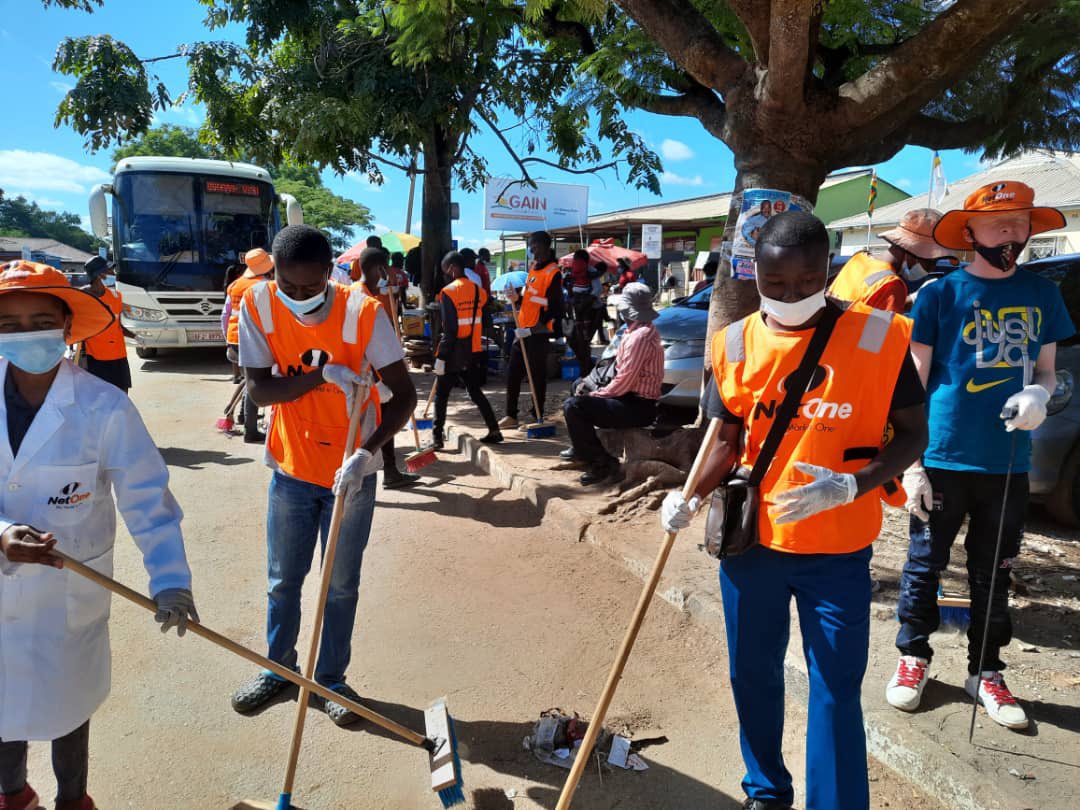 NetOneCellular's tweet photo. National Clean Up Campaign in progress in Chinhoyi , @NetOneCellular staff joined by Albinism Association and Honourable Eng  L.T. Sauramba of Chinhoyi constituency. More in pictures. #CleanCities #SafeEnvironmentForAll https://t.co/GQxxrxyptR