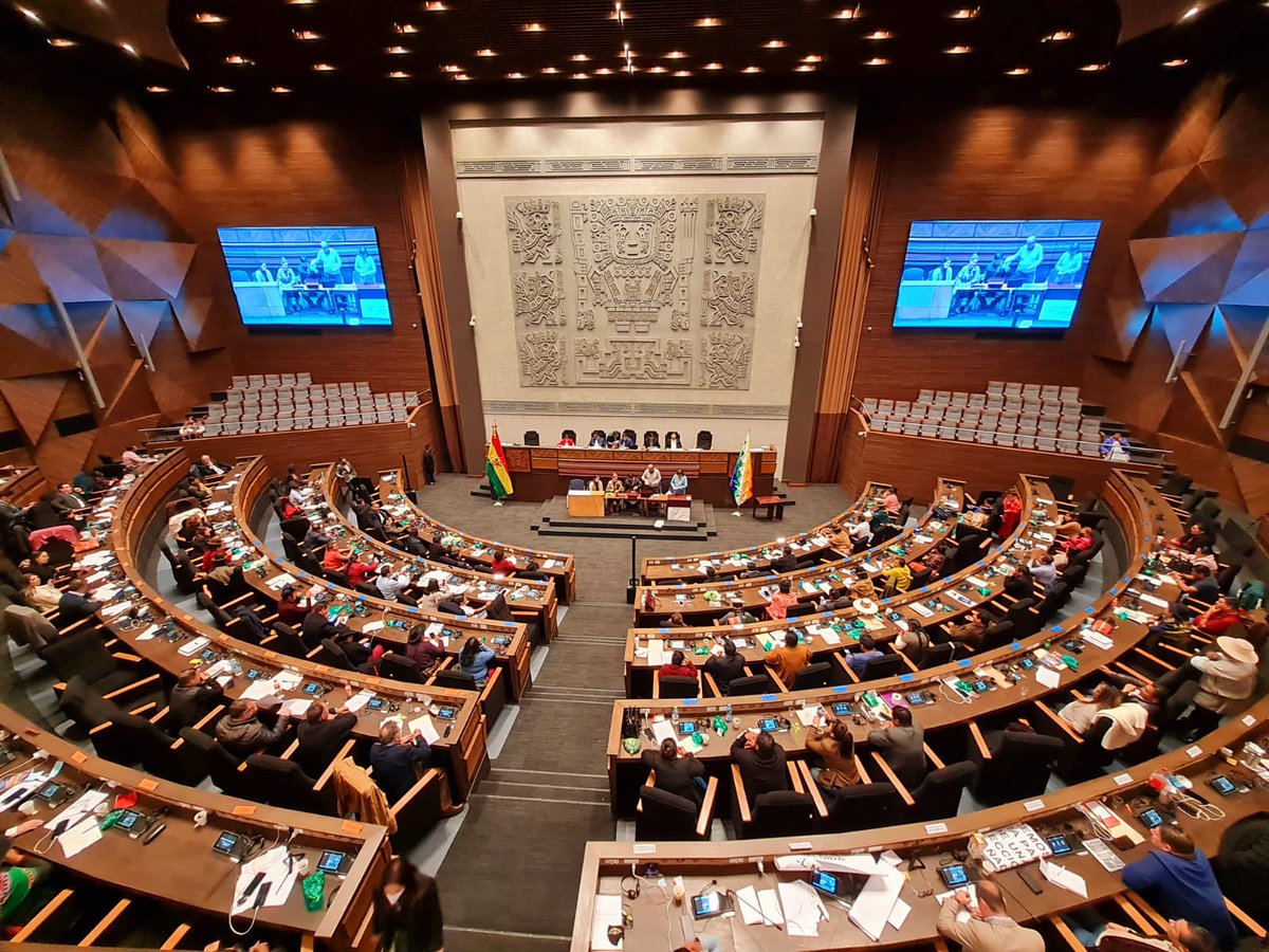 SenadoBolivia's tweet photo. 🔵 Resultados 2da votación en la ALP:

*Pedro Francisco Callisaya Aro: 82 votos
*Porfirio Machado Gisbert: 11 votos
*Evelin Patricia Cossio Marquez:  47 votos
*Luisa Antonia Chipana Ubaras: 1 voto

Votos Nulos 6
Votos Blancos 17

Total: 164 votos escrutados https://t.co/UZZxuiTWZQ
