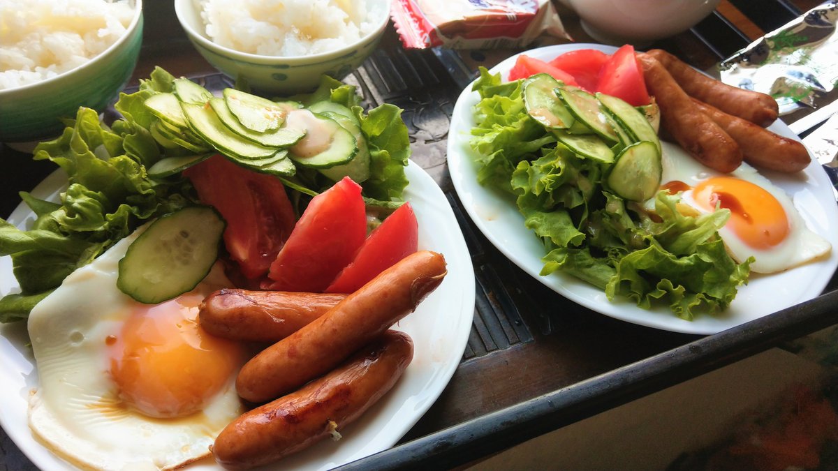 reikoaso's tweet photo. #朝ごはん #お昼ご飯 兼用

・ソーセージ
・半熟目玉焼き🍳
・野菜サラダ🥗
・レトルトお味噌汁

ご飯は山形産「つや姫」です♪

今日は仕事なのでモリモリ食べました😋

#おうちごはん ＃函館 #グルメ ＃カロリーSlism #料理好きさんと繋がりたい https://t.co/oaAa2J65A5