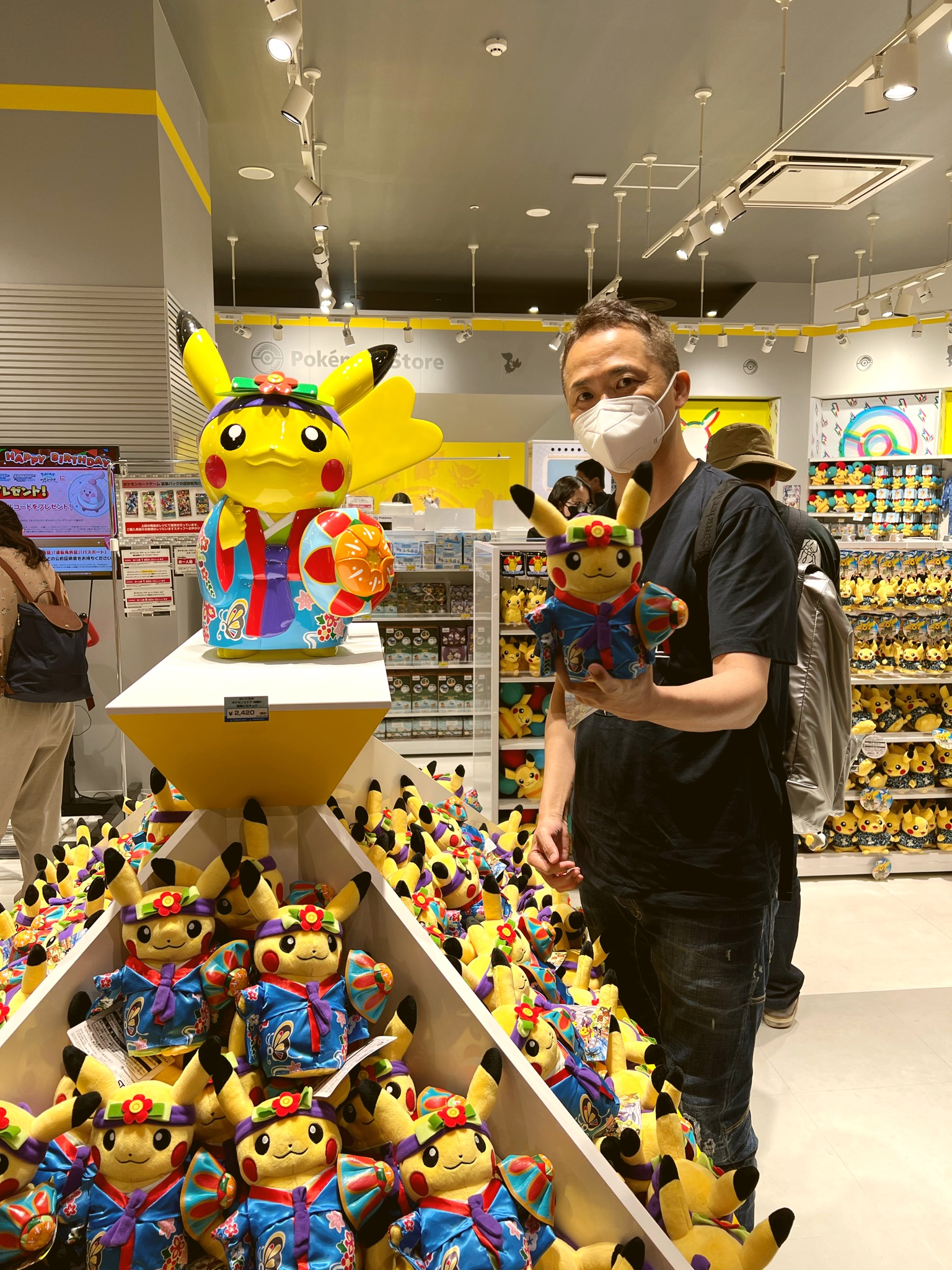増田順一 Pokemon ポケモンストアにも来たよ サインもしたので 見つけてね 笑 イオンモール沖縄ライカム T Co 2xmzkxzugo Twitter