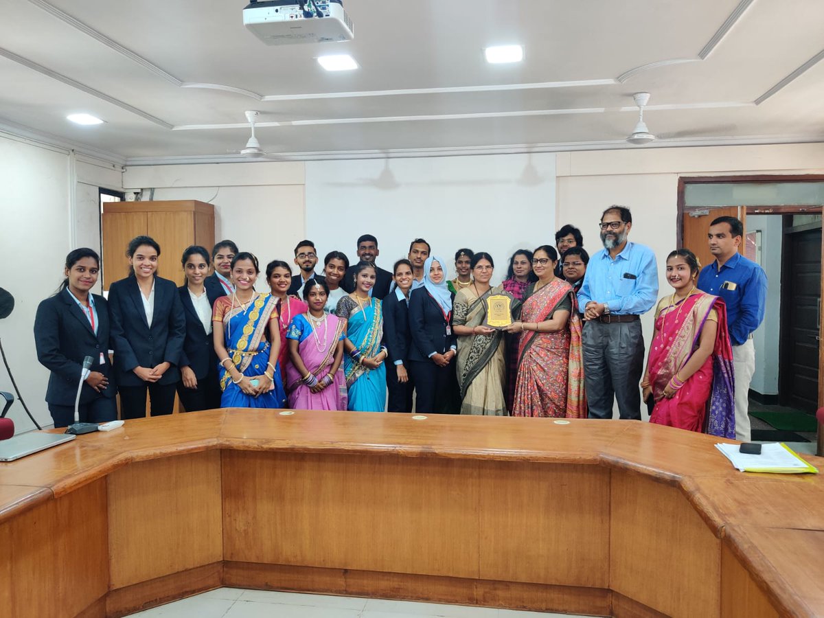 GCSanquelim's tweet photo. The Post Graduate Department of Economics at GCS on their Students' Academic Exchange Program cum Educational visit to Shivaji University, Kholapur. Some students also made presentations during their students exchange https://t.co/J7KjMSiNm7